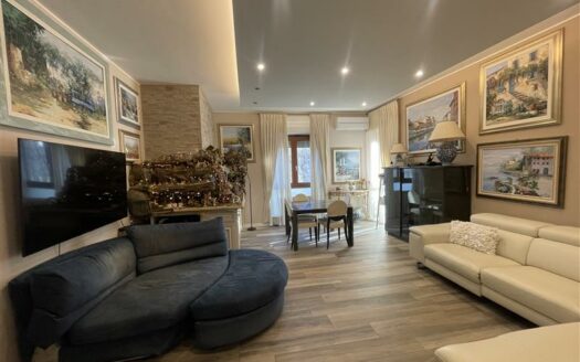 AMPIO 4 LOCALI RISTRUTTURATO – CLASSE ENERGETICA C – VISTA PARCO, VEDANO AL LAMBRO