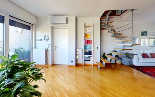 VENDUTO 4 / 5 LOCALI ULTIMO PIANO – LISSONE, VIA BUONARROTI N. 137