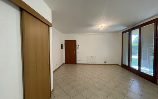 LES­MO – AMPIO 3 LOCALI APE A1 CON 365 MQ DI GIARDINO, TAVERNA/HOBBY E BOX DOPPIO